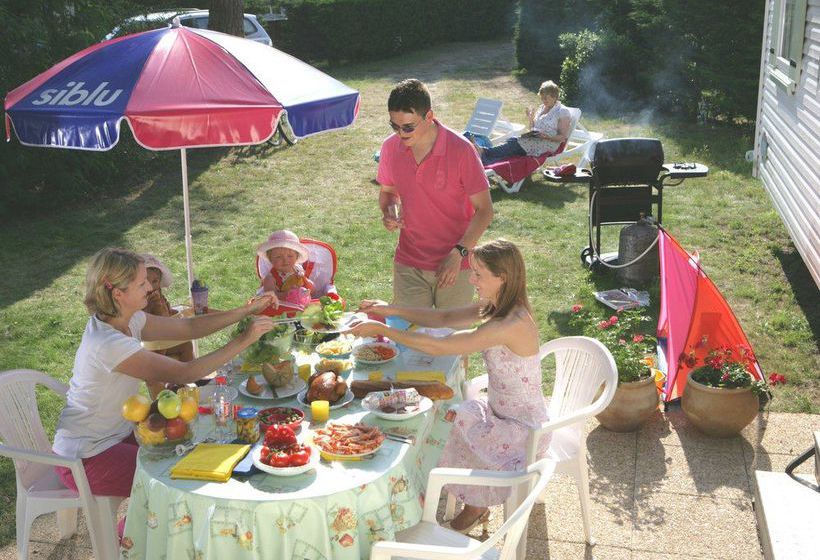 בית מלון כפרי Camping Siblu Les Charmettes