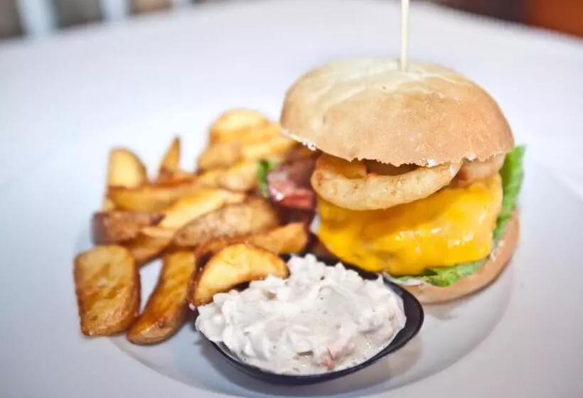 ホテル Ryans La Marina