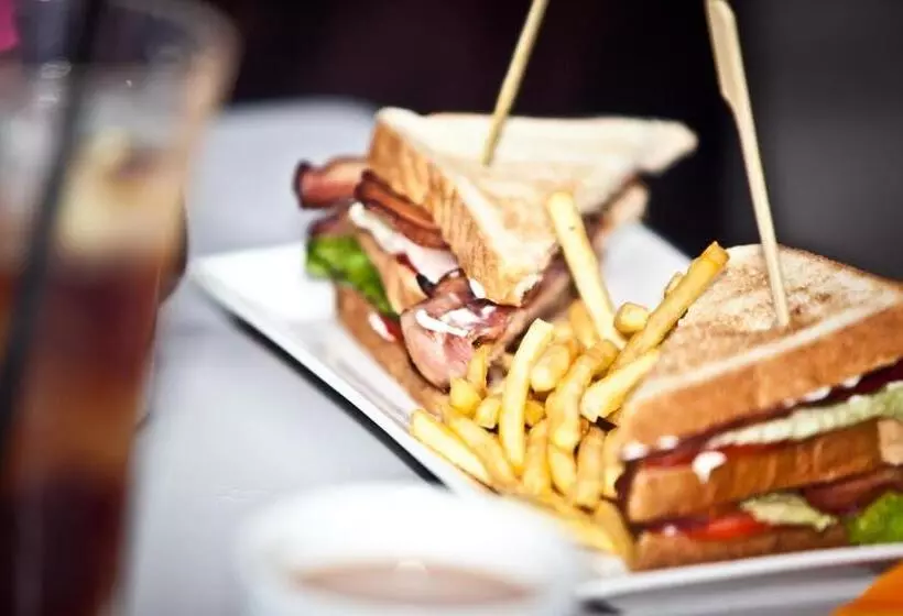 ホテル Ryans La Marina