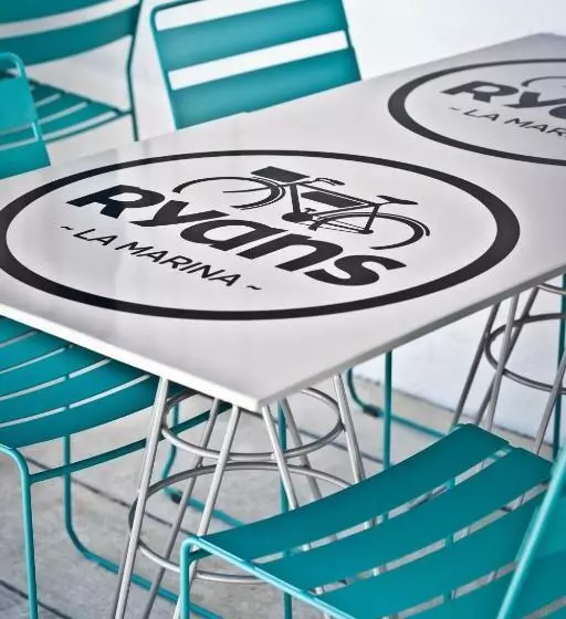 ホテル Ryans La Marina