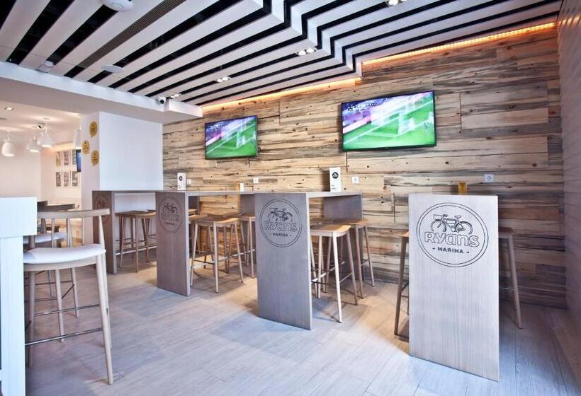 ホテル Ryans La Marina