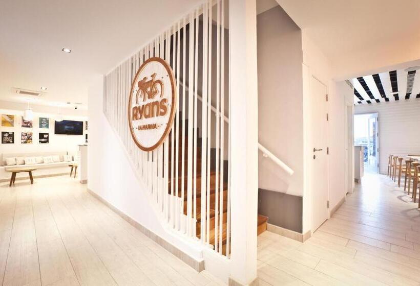 ホテル Ryans La Marina