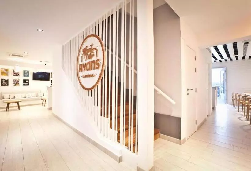 ホテル Ryans La Marina