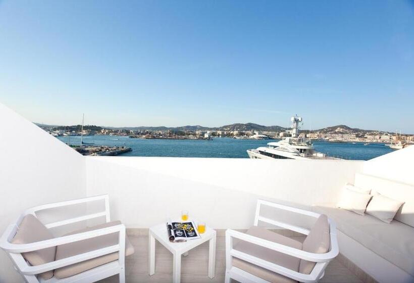 ホテル Ryans La Marina