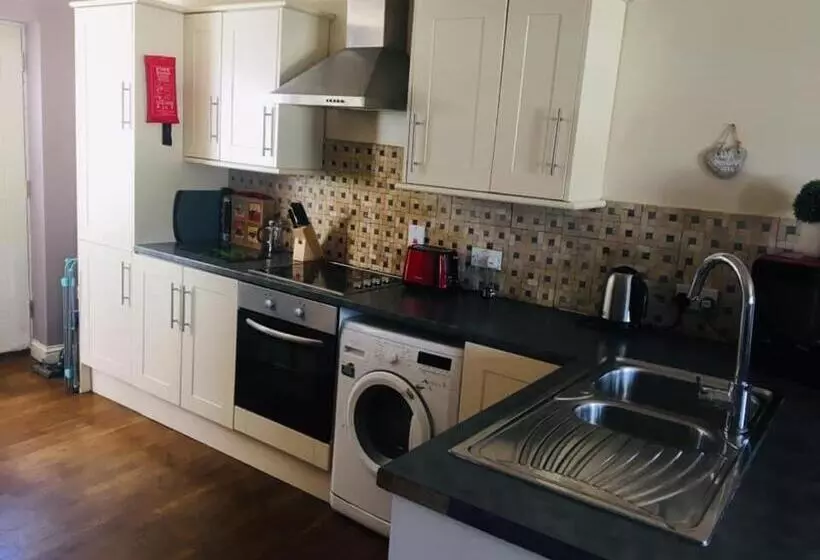 בית מלון כפרי The Mansion House