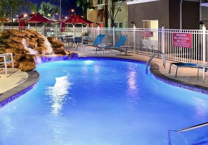 Otel Towneplace Suites By Marriott Laredo