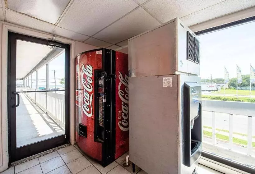 モーテル Budget Inn Norfolk, Va   Oceanview