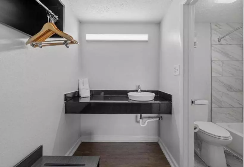 モーテル Budget Inn Norfolk, Va   Oceanview