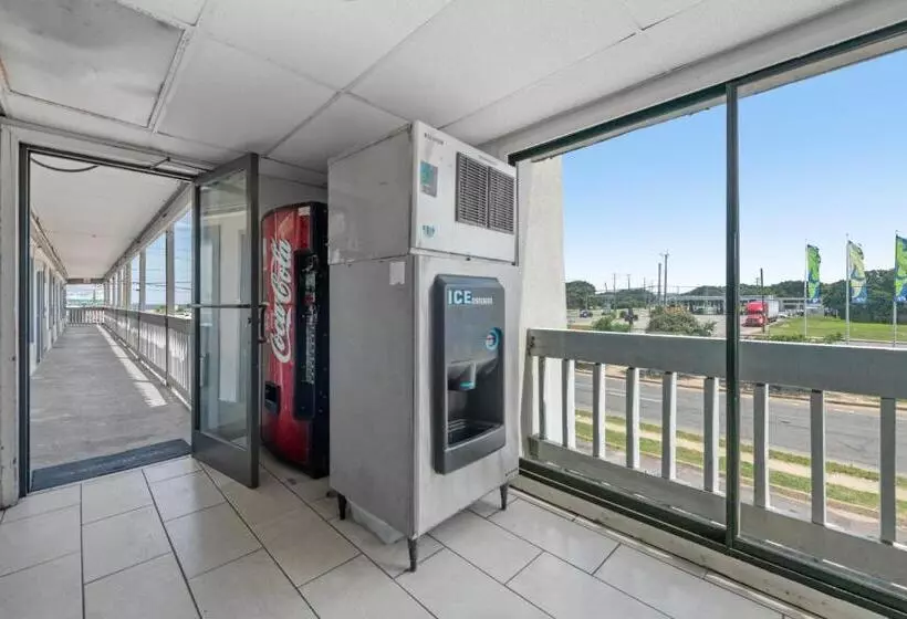 モーテル Budget Inn Norfolk, Va   Oceanview