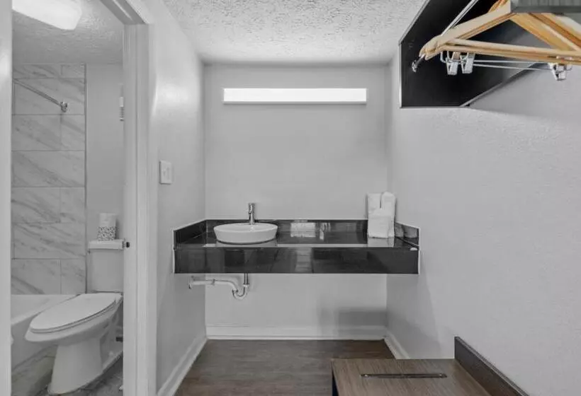 モーテル Budget Inn Norfolk, Va   Oceanview