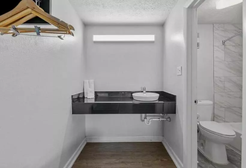 モーテル Budget Inn Norfolk, Va   Oceanview