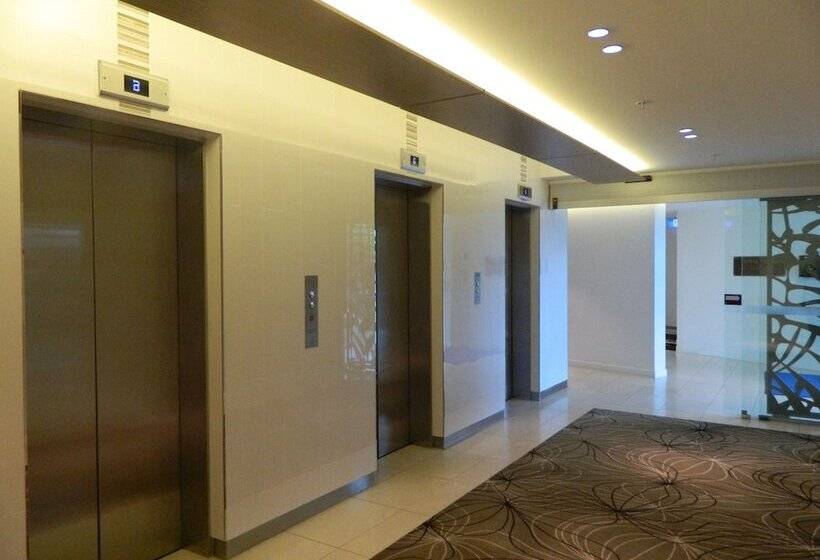 Royal Palm Resort On The Beach