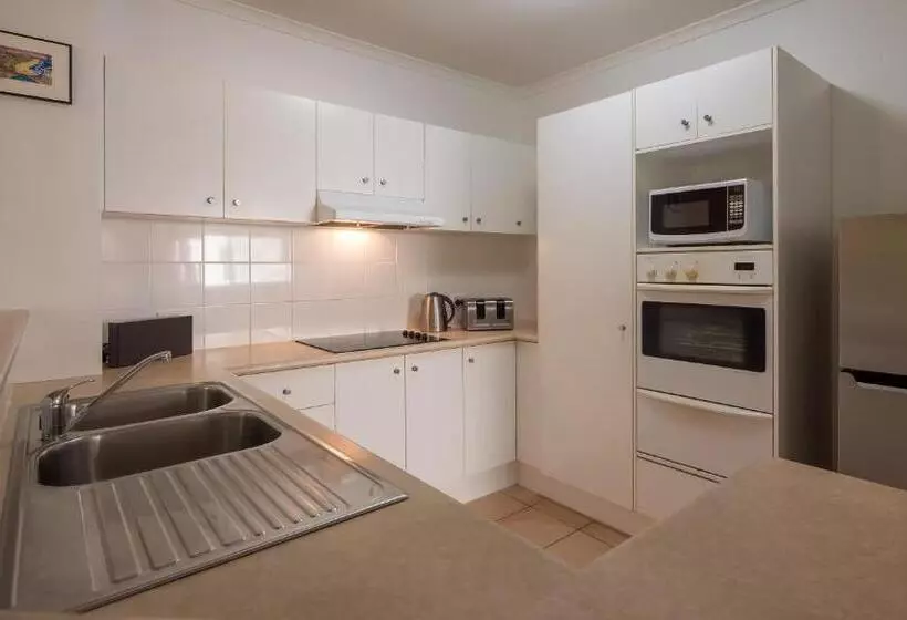 Sanctuary Lake Apartments