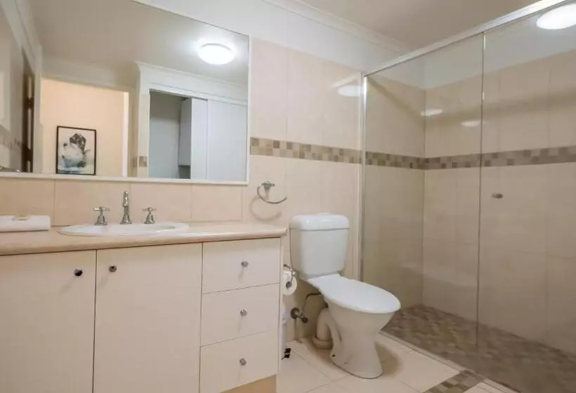 Sanctuary Lake Apartments