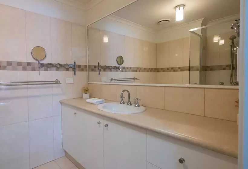 Sanctuary Lake Apartments