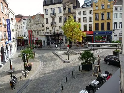 Typically Brussels Apart