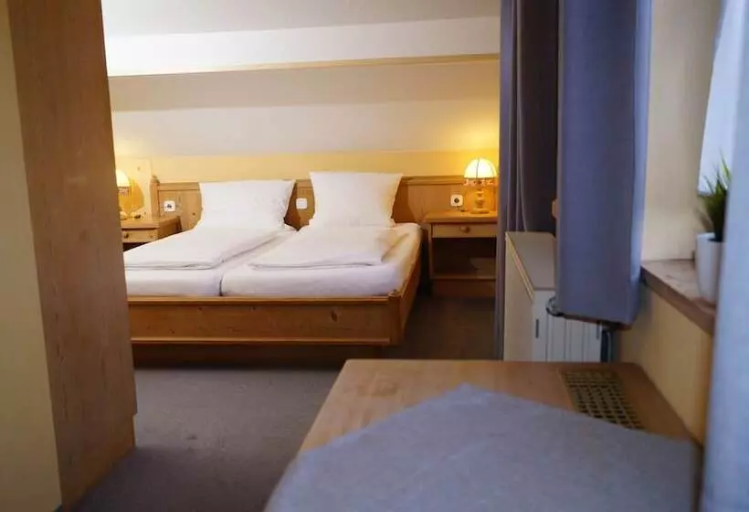 Hotelli Landgasthof Falken