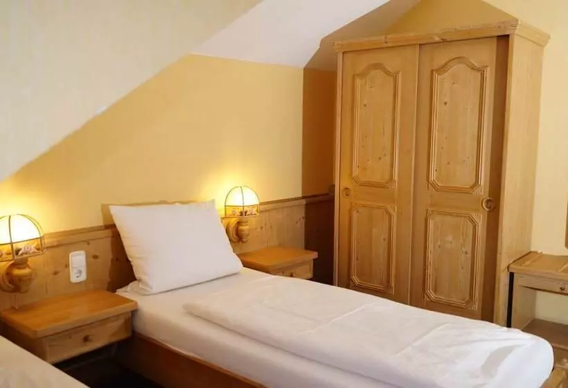 Hotelli Landgasthof Falken