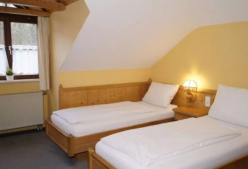 Hotelli Landgasthof Falken