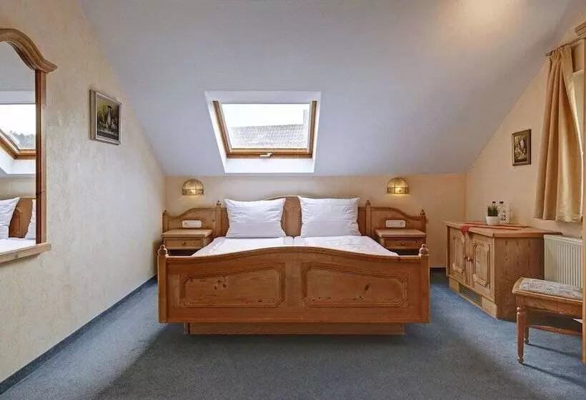 Hotelli Landgasthof Falken