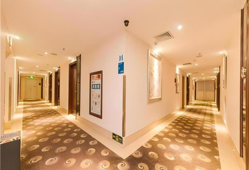 בית מלון כפרי City Comfort Inn Guangzhou Hanxi Changlong Shiqiao Metro Station