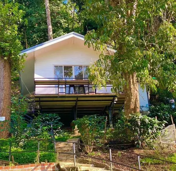 Aamiaismajoitus (B&B) บ้านชายดอย Glamping ดอยแม่แจ๋ม Cheason ,muangpan, Lampang