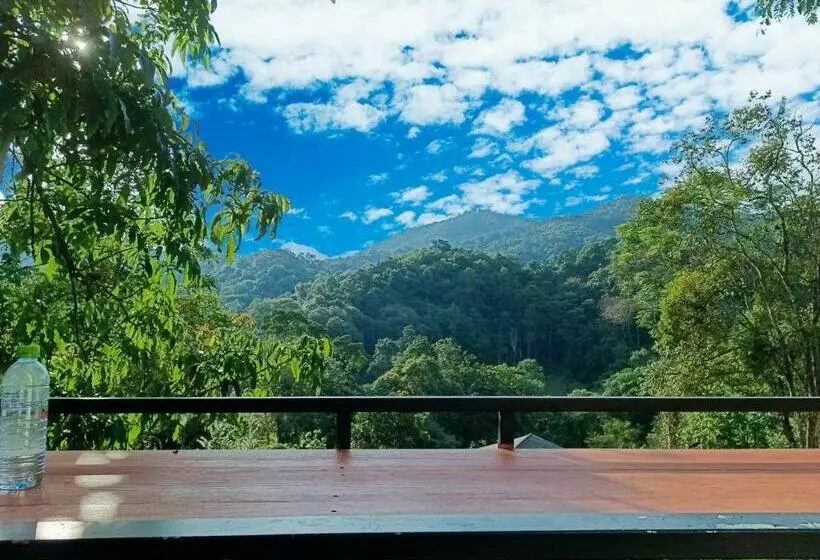 Aamiaismajoitus (B&B) บ้านชายดอย Glamping ดอยแม่แจ๋ม Cheason ,muangpan, Lampang