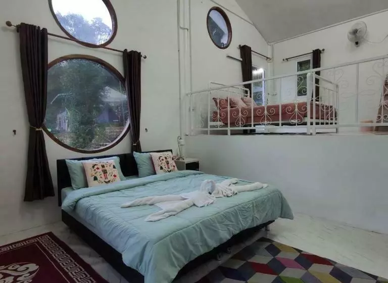 Aamiaismajoitus (B&B) บ้านชายดอย Glamping ดอยแม่แจ๋ม Cheason ,muangpan, Lampang