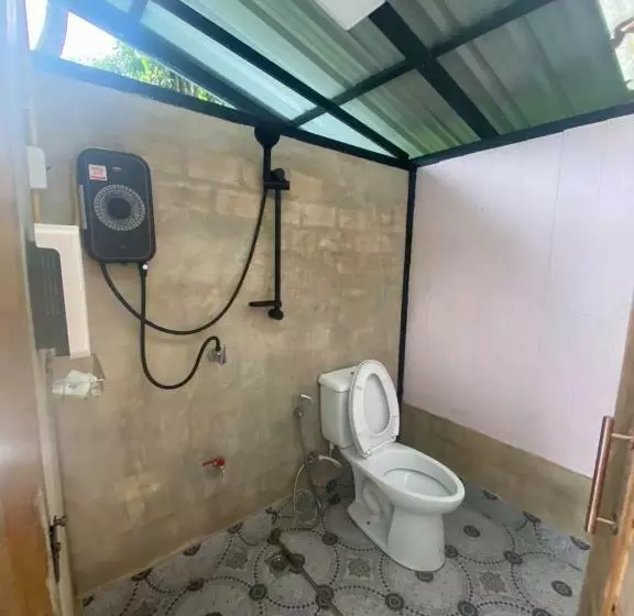 Aamiaismajoitus (B&B) บ้านชายดอย Glamping ดอยแม่แจ๋ม Cheason ,muangpan, Lampang