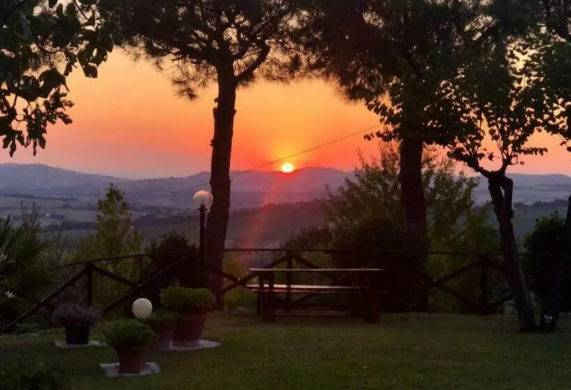 هتل Poggio Del Conero