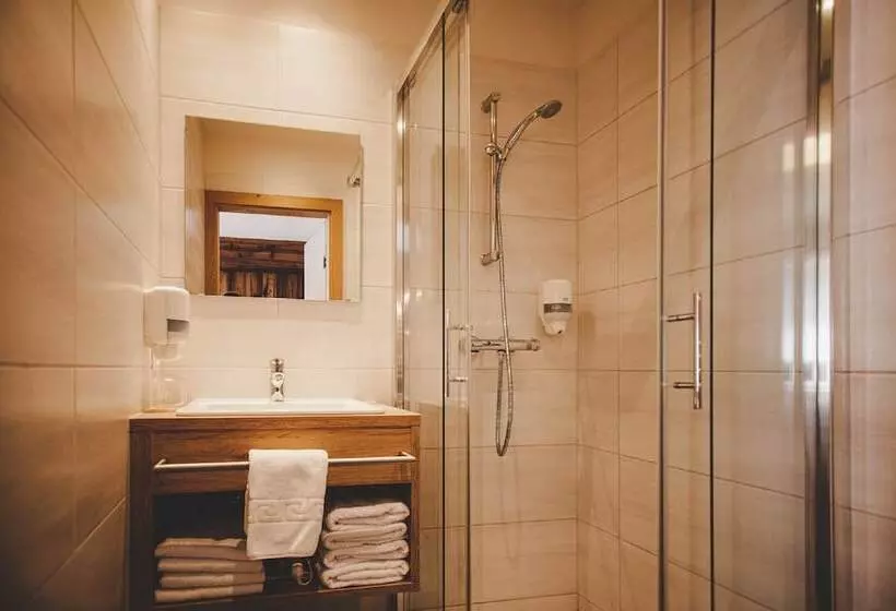 ユースホステル Gasthof Gschoadwirt