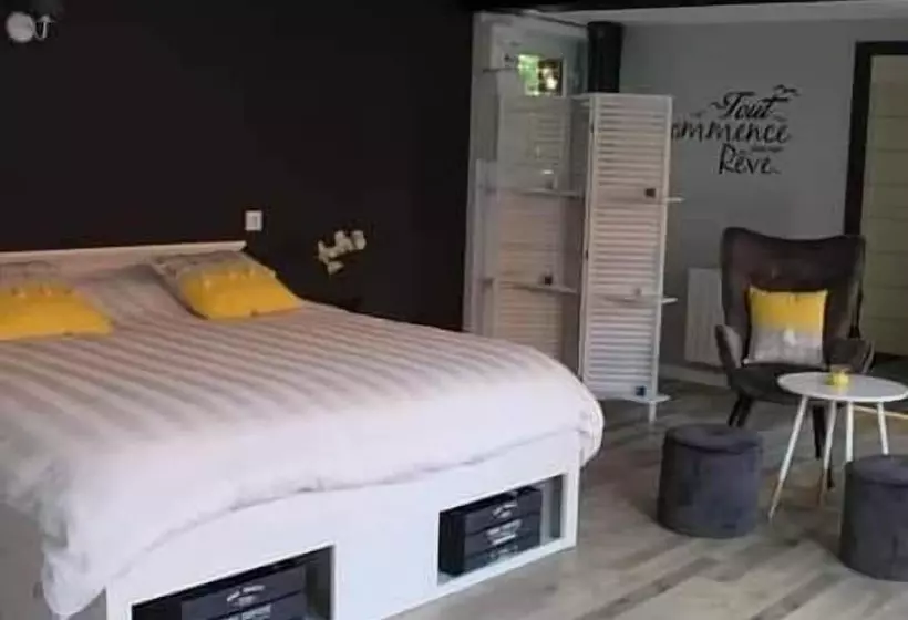 Aamiaismajoitus (B&B) Aux P Tits Bonheurs La Grange