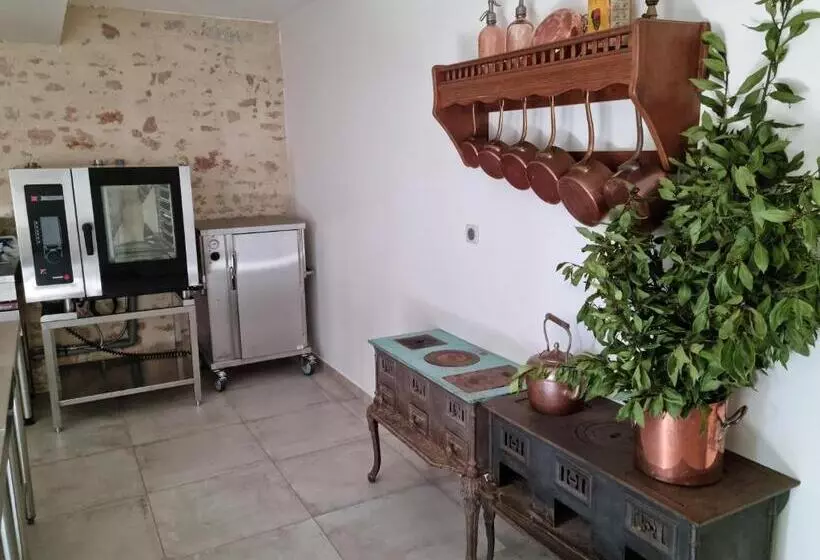 Aamiaismajoitus (B&B) Château De La Cressonnière