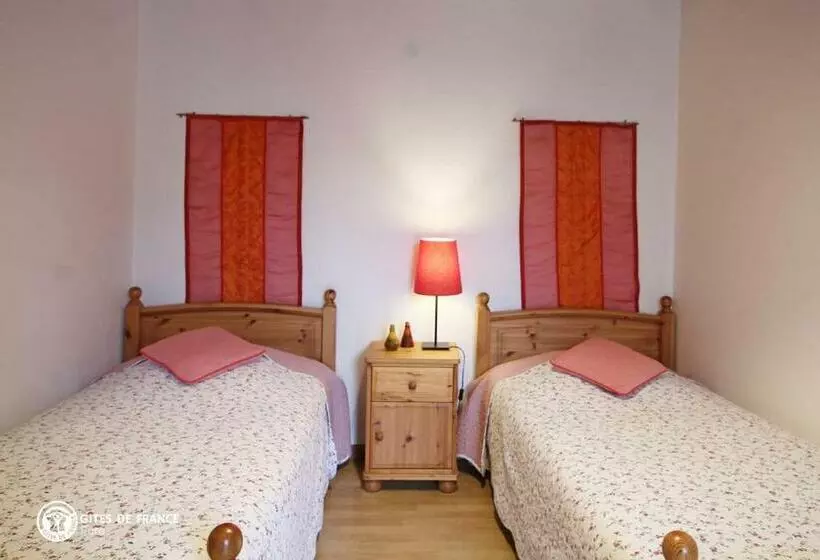 ベッドアンドブレックファースト Les Chambres Du Chataignier