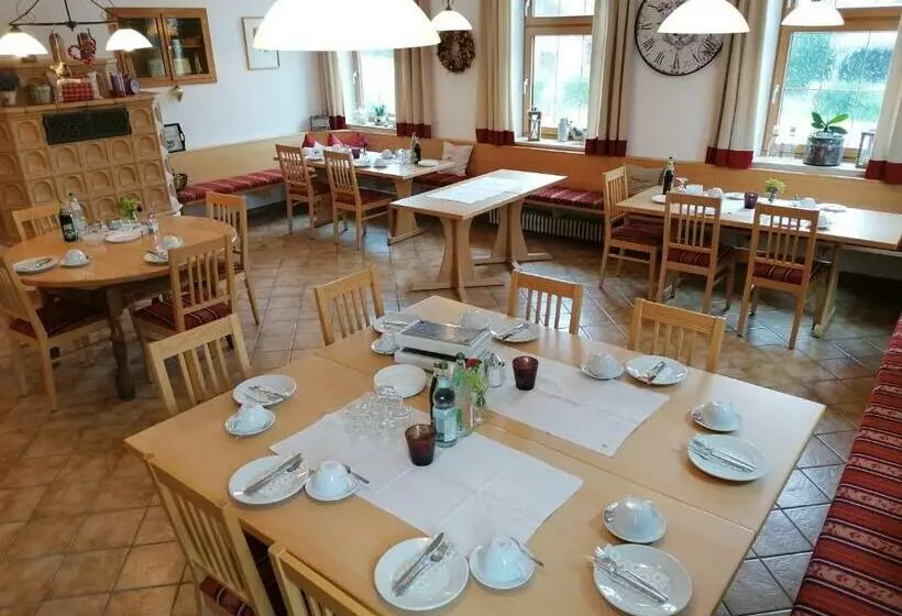 ベッドアンドブレックファースト Pension Zum Bären