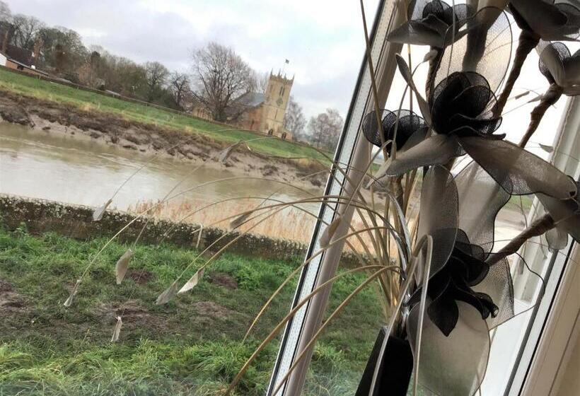 Bed and Breakfast Riverbank Guest House