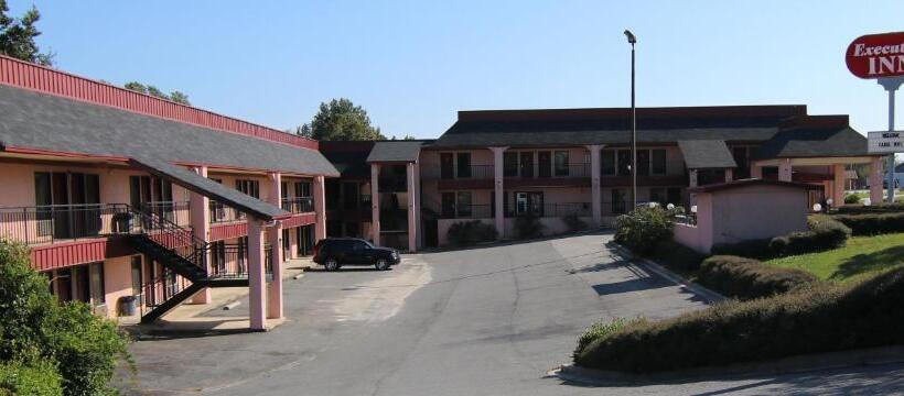 בית מלון כפרי Executive Inn Kershaw