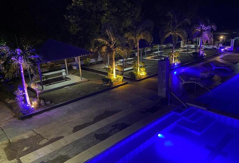 L’hyacinth Hotel And Resort