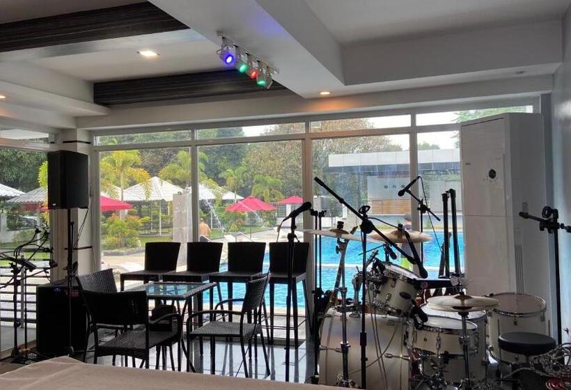 L’hyacinth Hotel And Resort