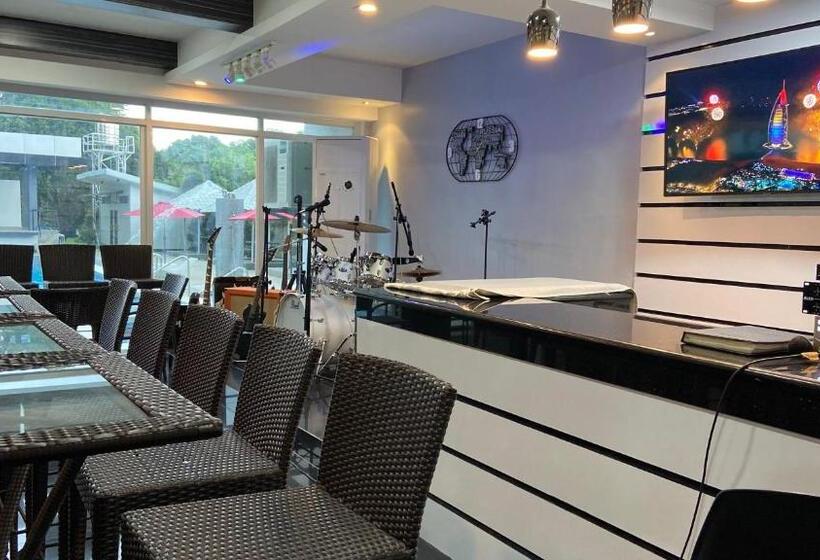 L’hyacinth Hotel And Resort