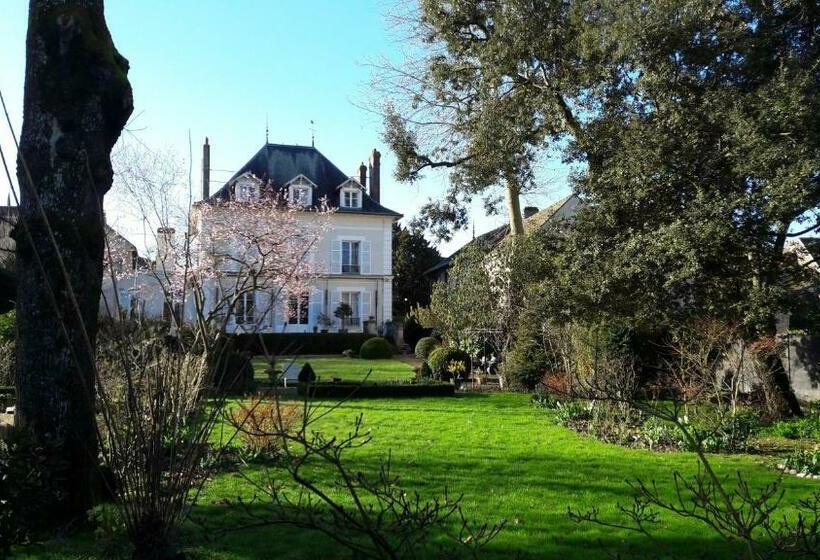 민박 Demeure Centre Village