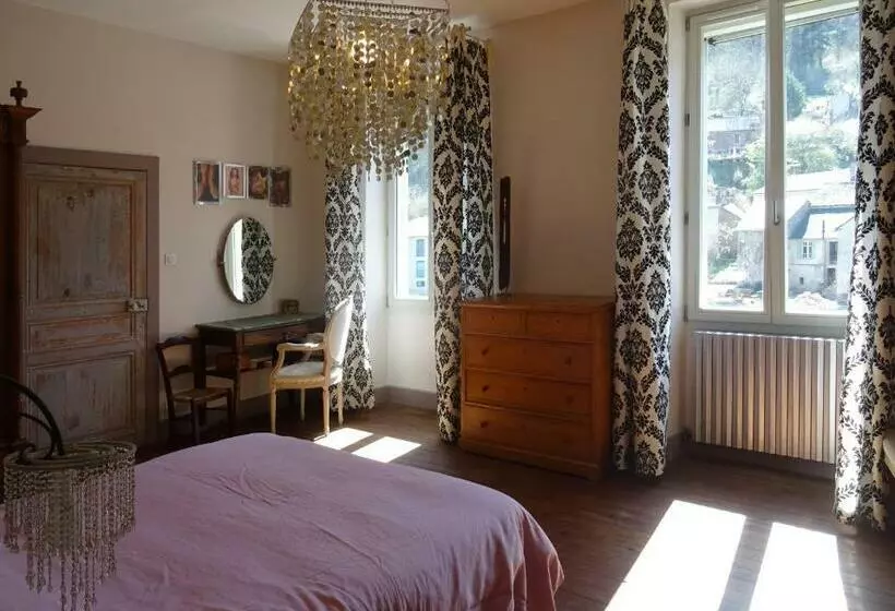 Aamiaismajoitus (B&B) Les Trois Hiboux