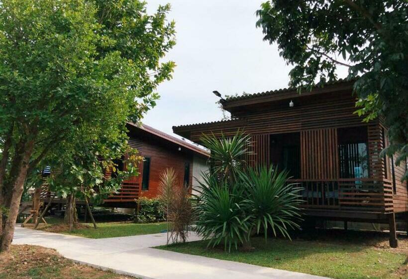 Hotell เพชรพิชชารีสอร์ท