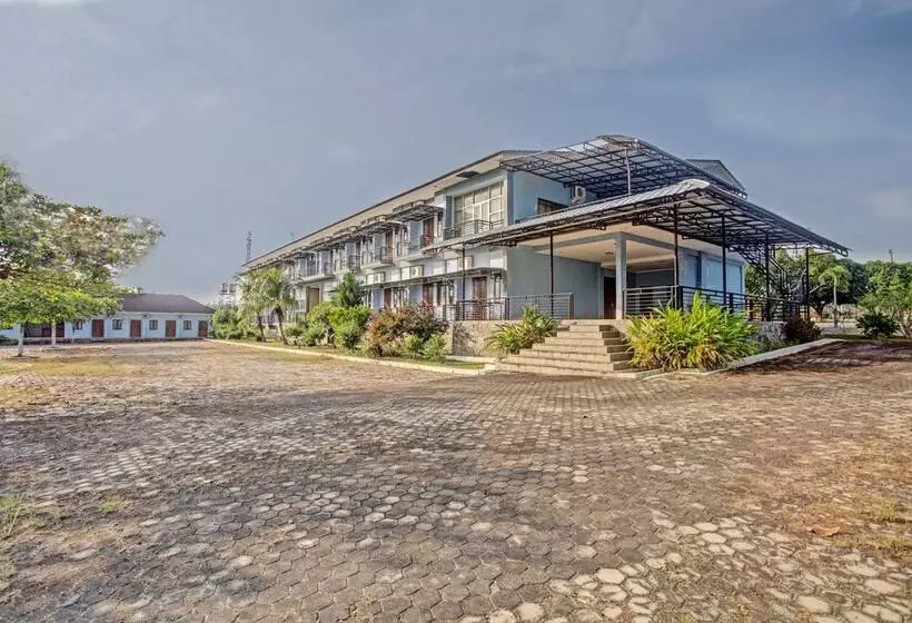 ホテル Oyo 90947  Sarbini