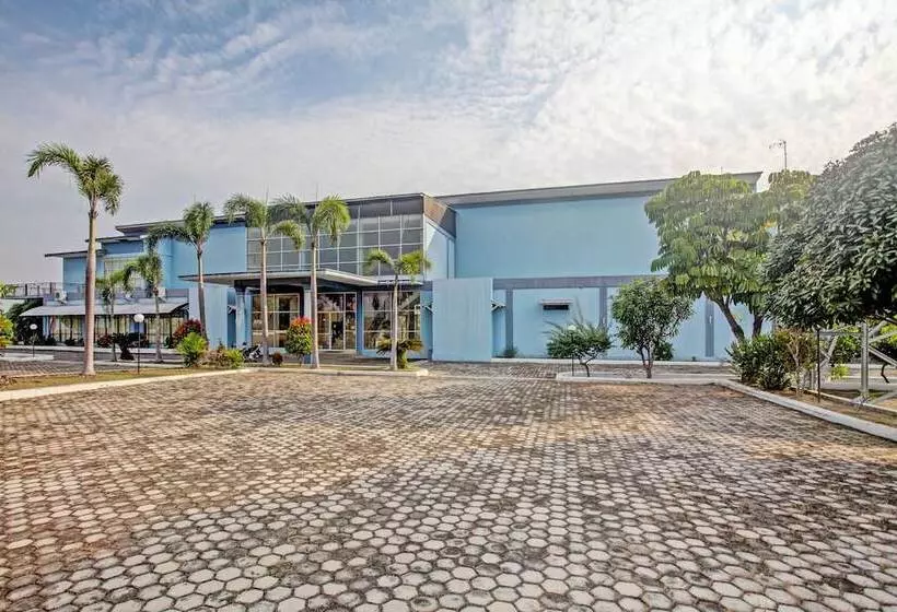 ホテル Oyo 90947  Sarbini