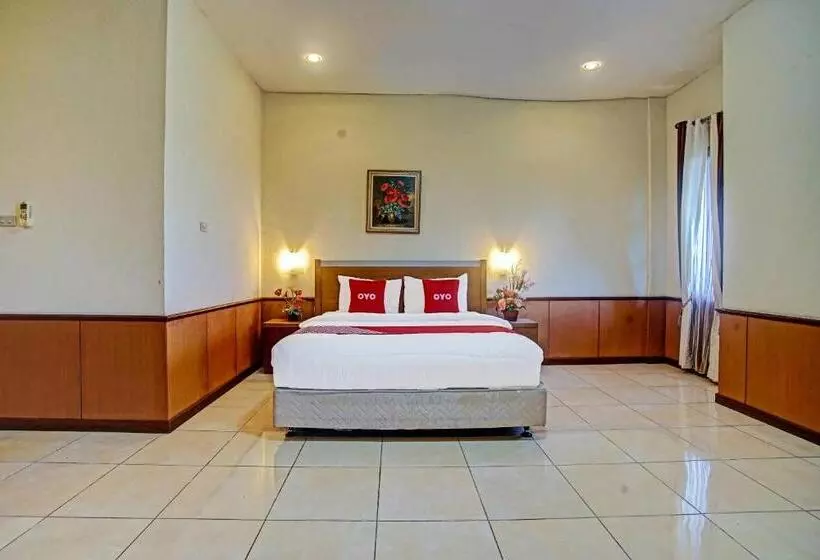 ホテル Oyo 90947  Sarbini