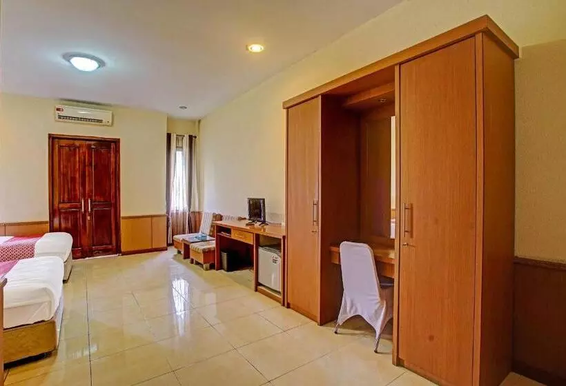 ホテル Oyo 90947  Sarbini