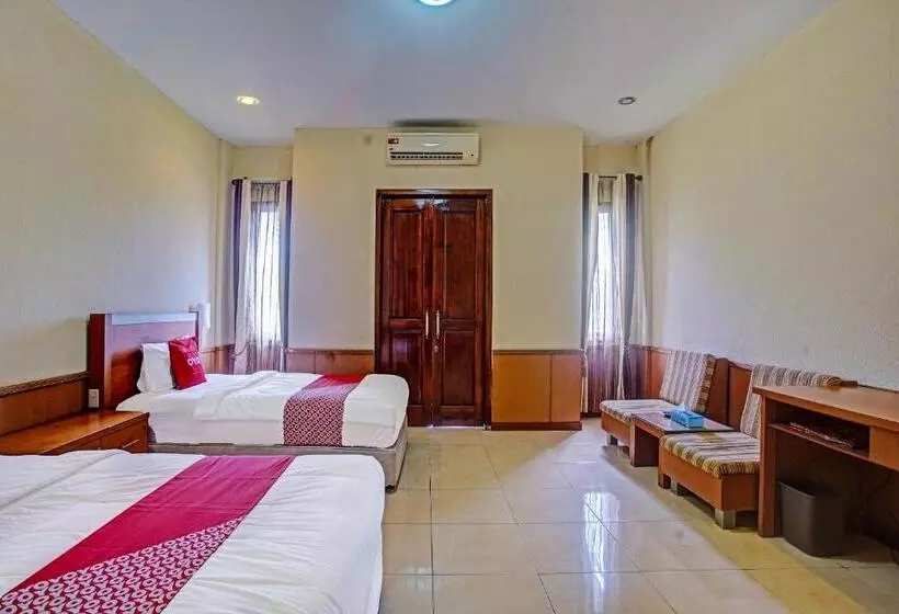 ホテル Oyo 90947  Sarbini