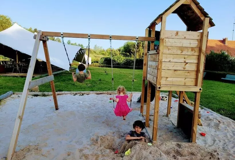 Hotelli Parkhoeve Glamping