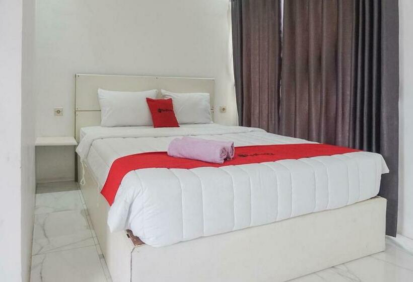 ホテル Reddoorz Syariah @ Raya Punten Batu
